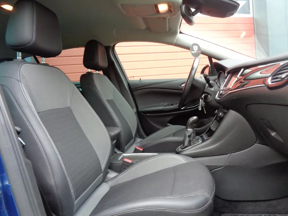 Opel Astra 1.2 Design & Tech 110PK Clima Cruis uit 2021, foto 9
