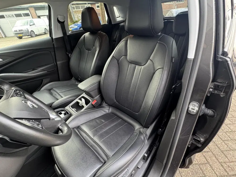 Opel Grandland 1.6 Turbo Hybrid4 244 PK Business Executiv uit 2020, foto 11