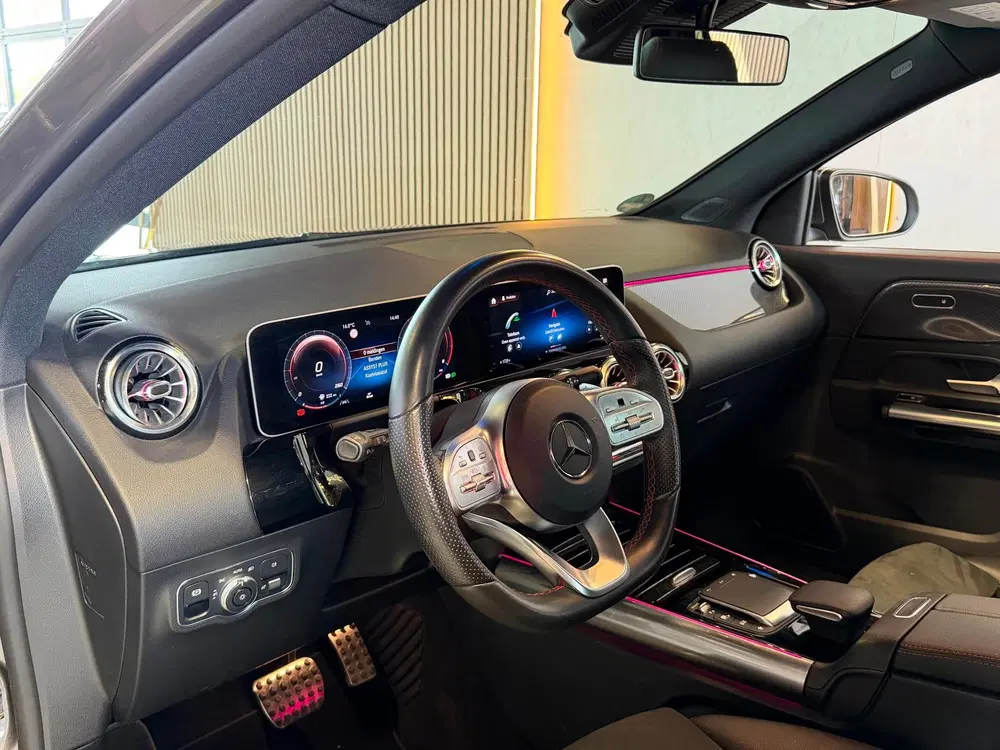 Mercedes-Benz GLA 250 4MATIC AMG Pano uit 2020, foto 3