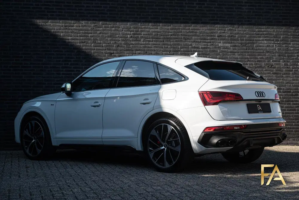 Audi Q5 55 TFSI e S Line Luchtvering uit 2021, foto 13