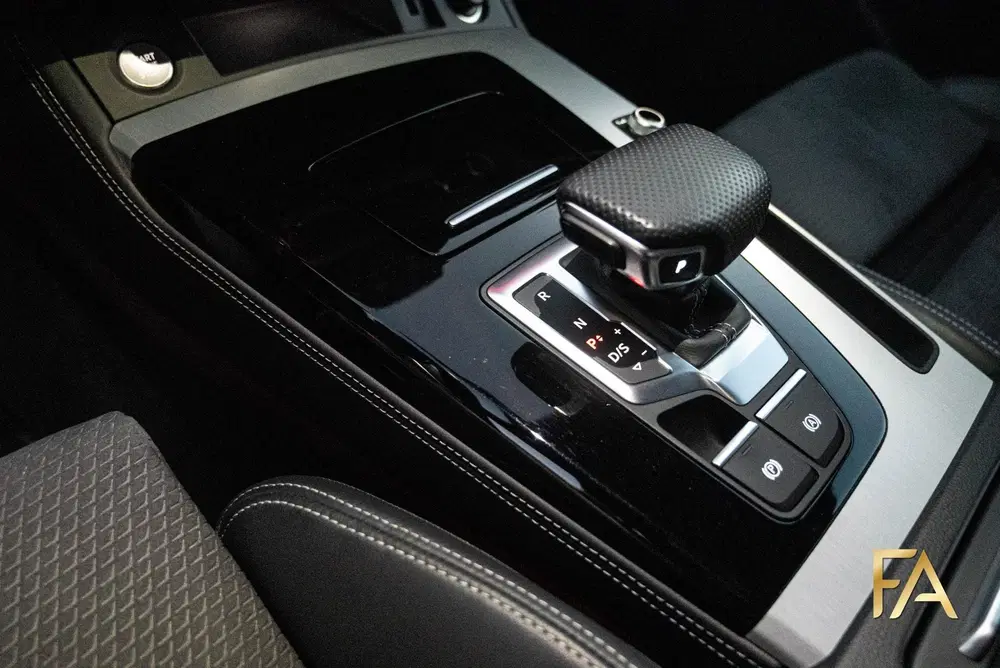Audi Q5 55 TFSI e S Line Luchtvering uit 2021, foto 14