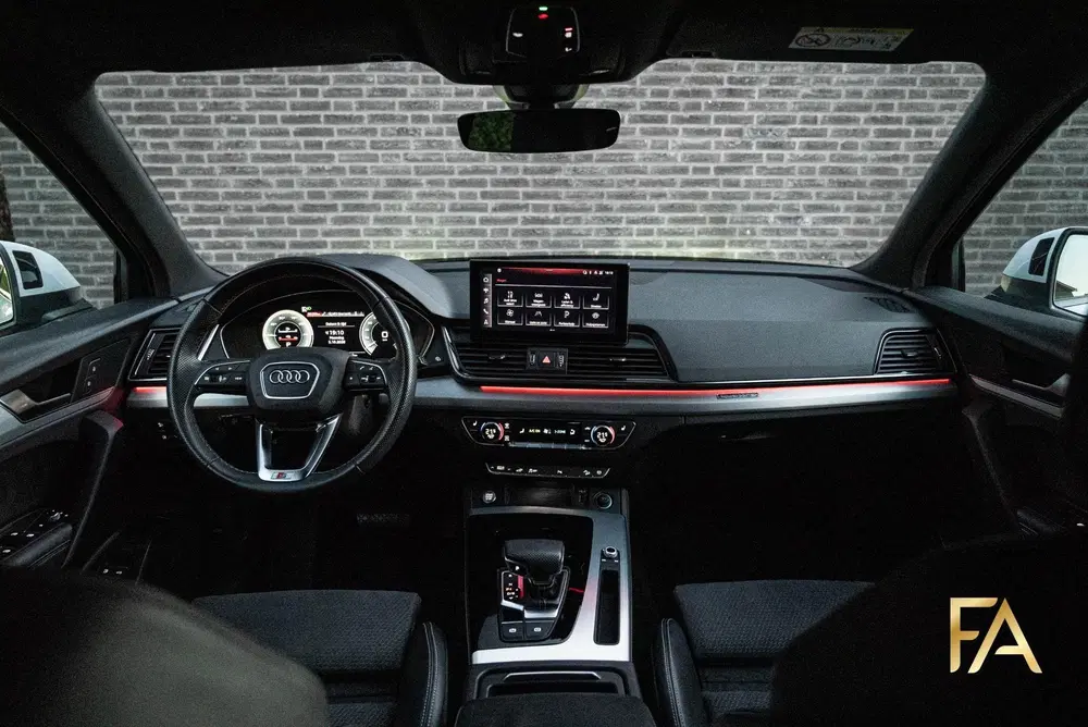 Audi Q5 55 TFSI e S Line Luchtvering uit 2021, foto 4