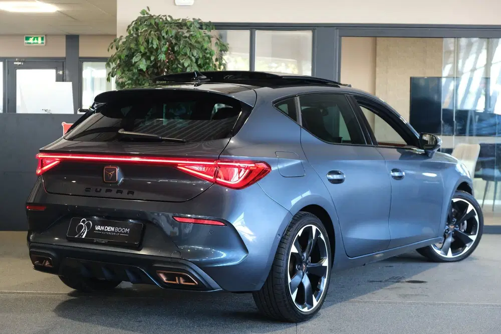 Cupra Leon 1.4 e-Hybrid 204PK Pano Volleder Cam Led N uit 2023, foto 2