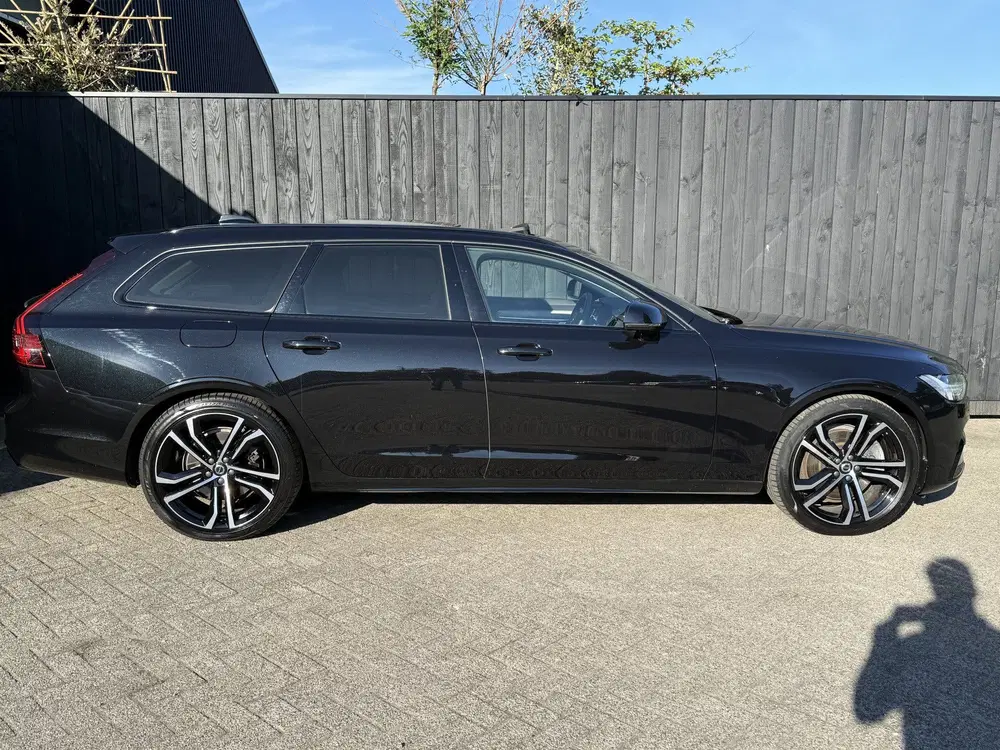 Volvo V90 2.0 T6 Plug-in hybrid AWD Plus Dark (bj 20 uit 2022, foto 2