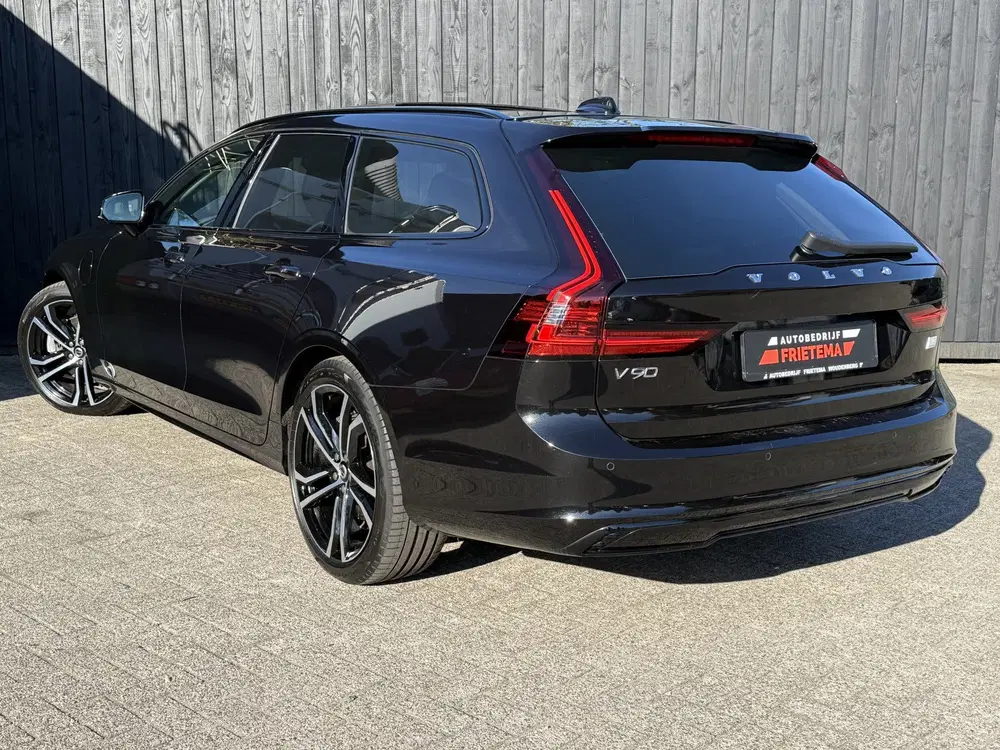 Volvo V90 2.0 T6 Plug-in hybrid AWD Plus Dark (bj 20 uit 2022, foto 3