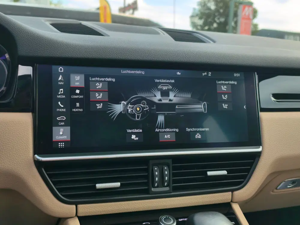 Porsche Cayenne 3.0 uit 2020, foto 14