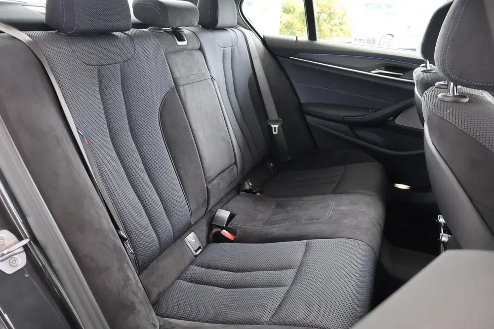 BMW 5-serie 545e xDrive uit 2022, foto 10