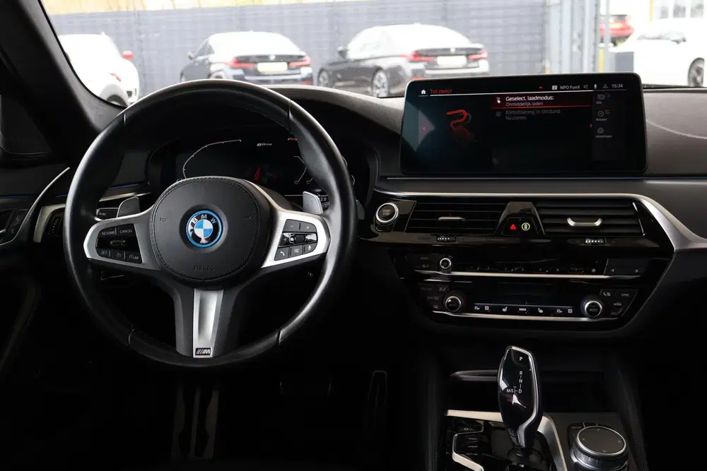 BMW 5-serie 545e xDrive uit 2022, foto 13