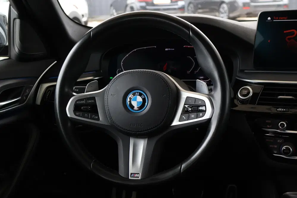 BMW 5-serie 545e xDrive uit 2022, foto 14