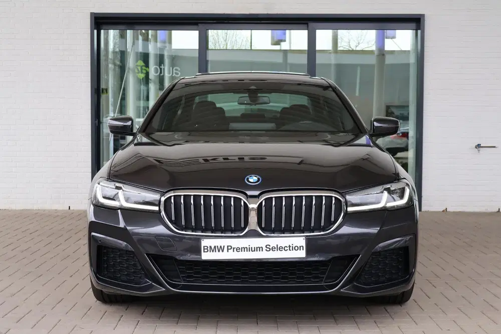 BMW 5-serie 545e xDrive uit 2022, foto 3