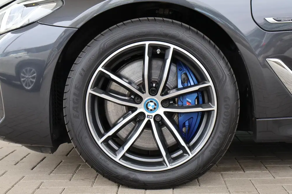 BMW 5-serie 545e xDrive uit 2022, foto 6