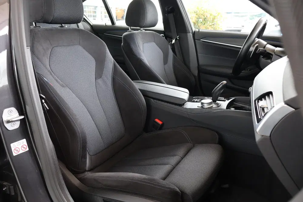 BMW 5-serie 545e xDrive uit 2022, foto 9