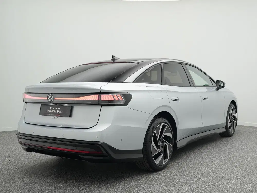 Volkswagen ID.7 Pro Business 77 kWh 286 pk uit 2023, foto 2