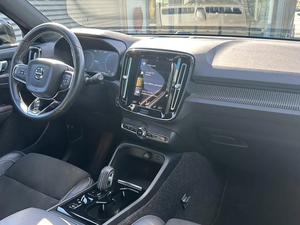 Volvo XC40 1.5 T3 R-Design Automaat uit 2021, foto 2