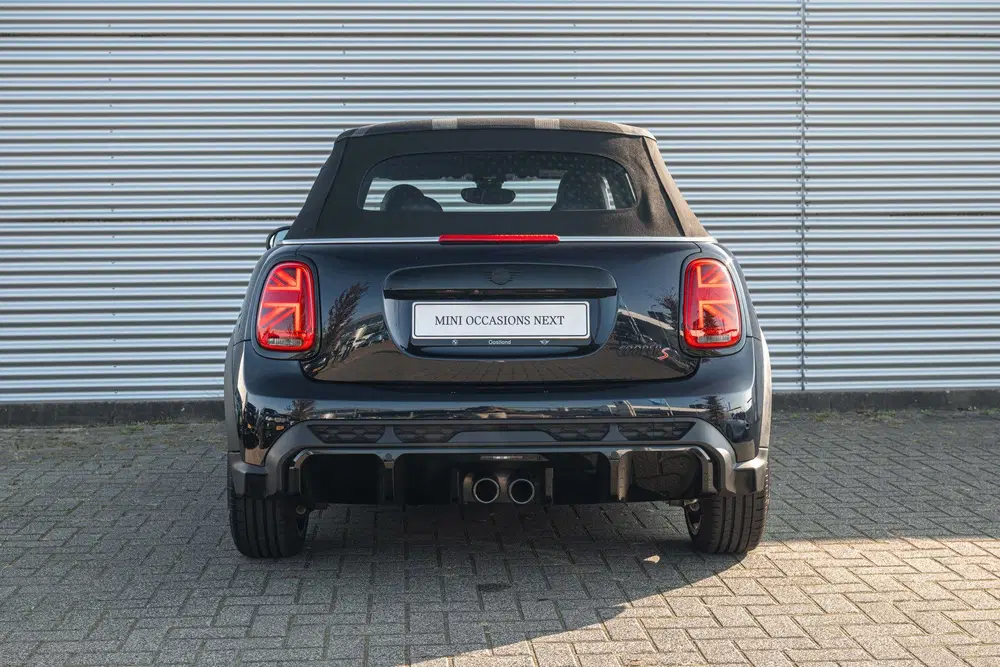 Mini Cabrio Cooper S JCW Automaat uit 2023, foto 10