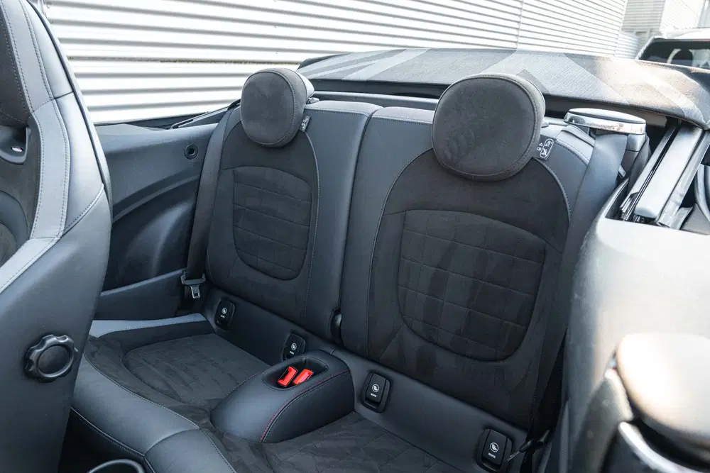 Mini Cabrio Cooper S JCW Automaat uit 2023, foto 11