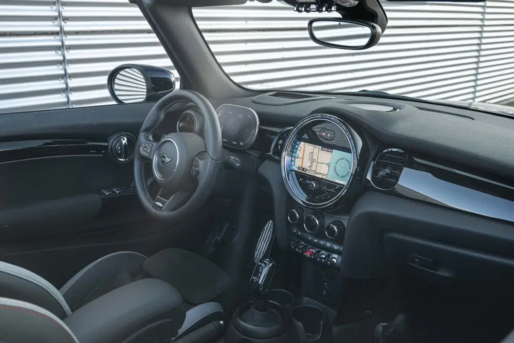 Mini Cabrio Cooper S JCW Automaat uit 2023, foto 12