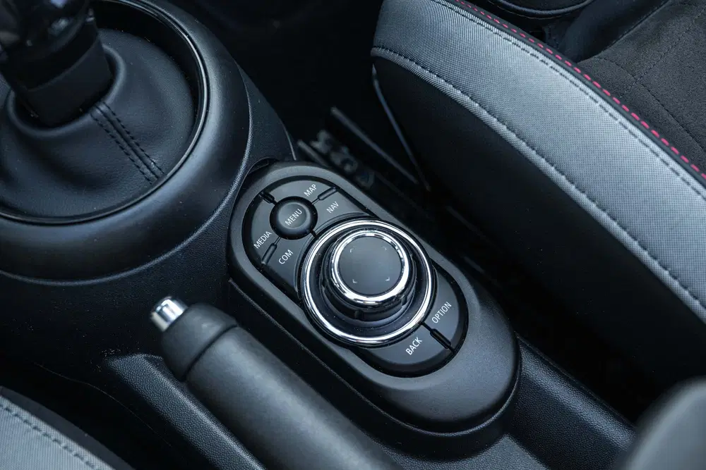 Mini Cabrio Cooper S JCW Automaat uit 2023, foto 14