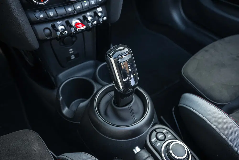 Mini Cabrio Cooper S JCW Automaat uit 2023, foto 15