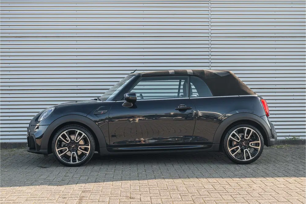 Mini Cabrio Cooper S JCW Automaat uit 2023, foto 8