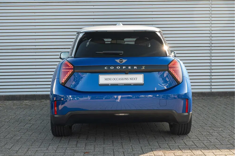 Mini Hatchback Cooper SE uit 2024, foto 10