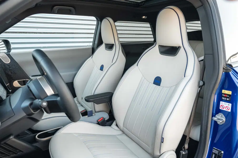 Mini Hatchback Cooper SE uit 2024, foto 11