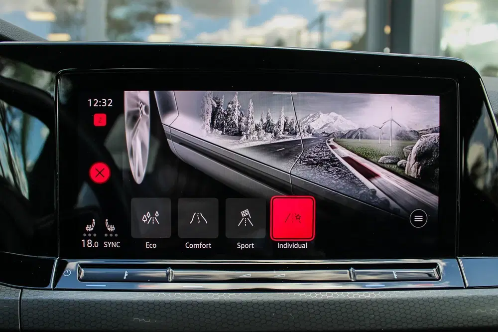 Volkswagen Golf 2.0 TSI GTI CLUBSPORT PANO NAVI HUD H&K CA uit 2023, foto 11
