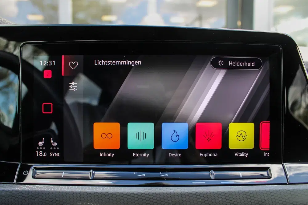 Volkswagen Golf 2.0 TSI GTI CLUBSPORT PANO NAVI HUD H&K CA uit 2023, foto 13