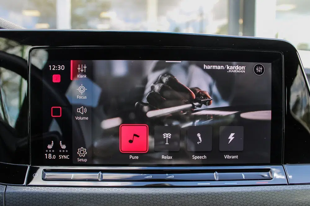Volkswagen Golf 2.0 TSI GTI CLUBSPORT PANO NAVI HUD H&K CA uit 2023, foto 14