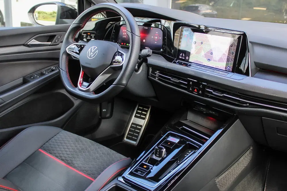 Volkswagen Golf 2.0 TSI GTI CLUBSPORT PANO NAVI HUD H&K CA uit 2023, foto 8
