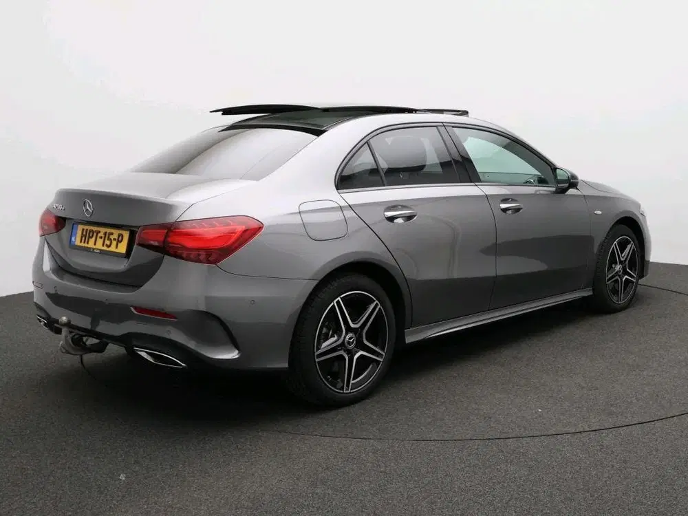 Mercedes-Benz A-Klasse 250 e AMG Nightpakket uit 2025, foto 2