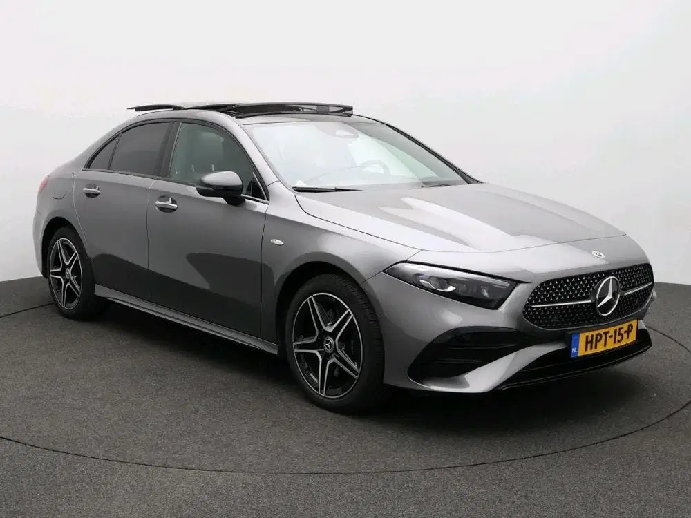 Mercedes-Benz A-Klasse 250 e AMG Nightpakket uit 2025, foto 3