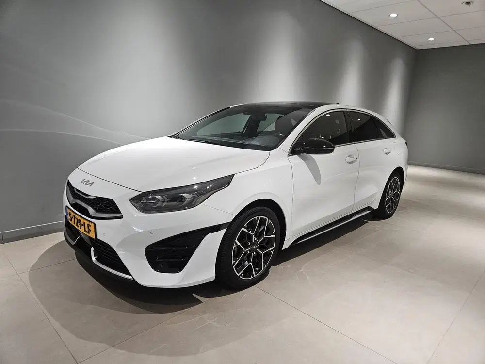 Kia ProCeed 1.5 T-GDi 160pk GT-PlusLine Panoramadak uit 2023, foto 2