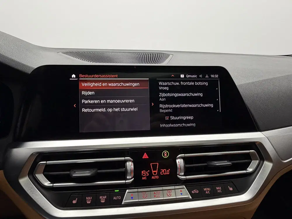 BMW 3-serie 330e M-Sport uit 2021, foto 14