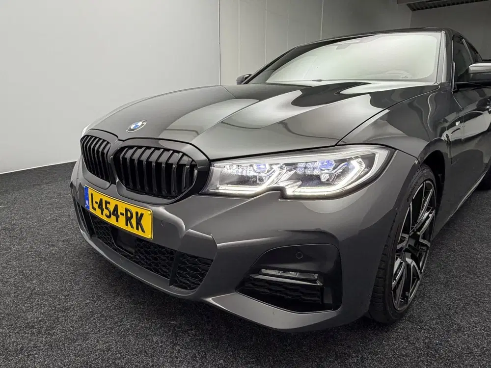 BMW 3-serie 330e M-Sport uit 2021, foto 2