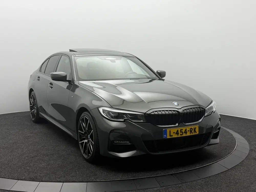 BMW 3-serie 330e M-Sport uit 2021, foto 4