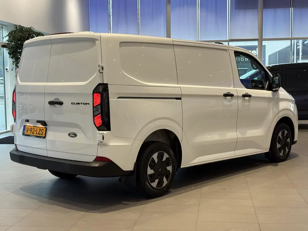 Ford Transit Custom 320 2.5 PHEV L1H1 Trend uit 2025, foto 4