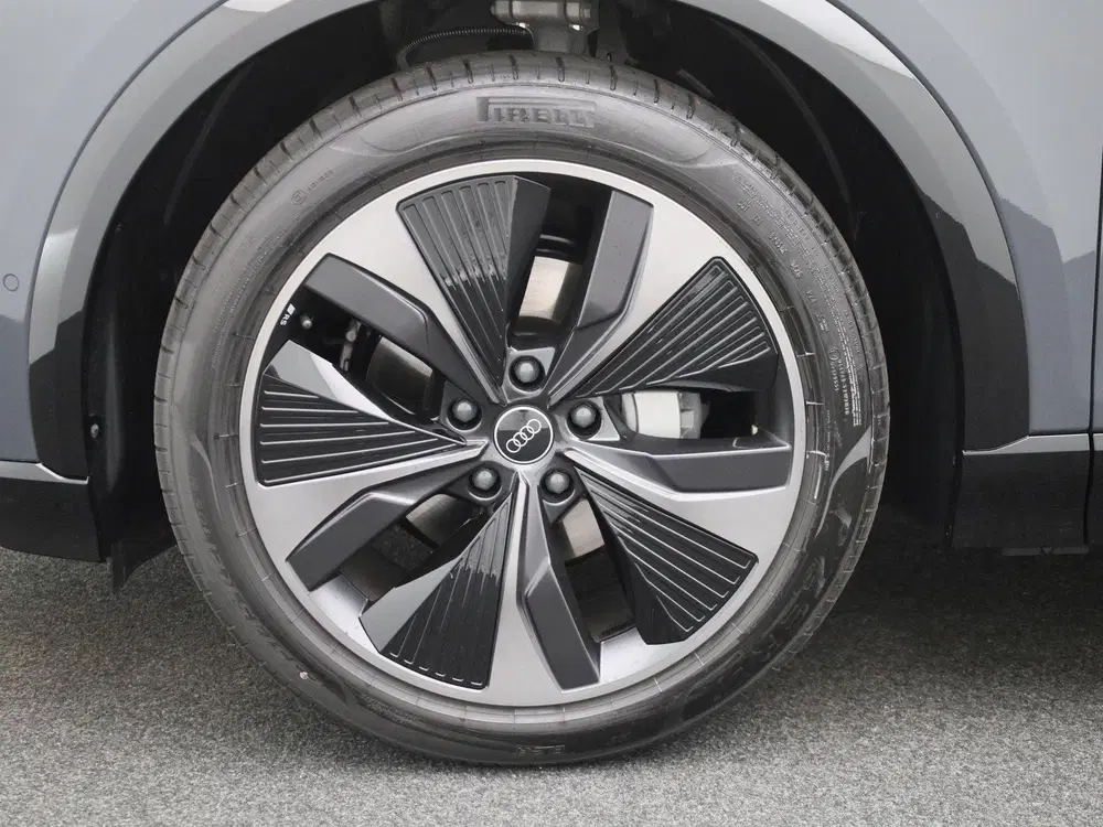 Audi Q6 e-tron edition 83 kWh 252 PK uit 2025, foto 10