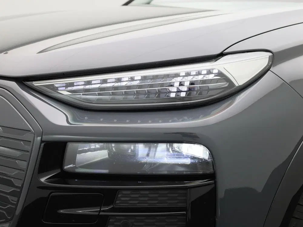 Audi Q6 e-tron edition 83 kWh 252 PK uit 2025, foto 7