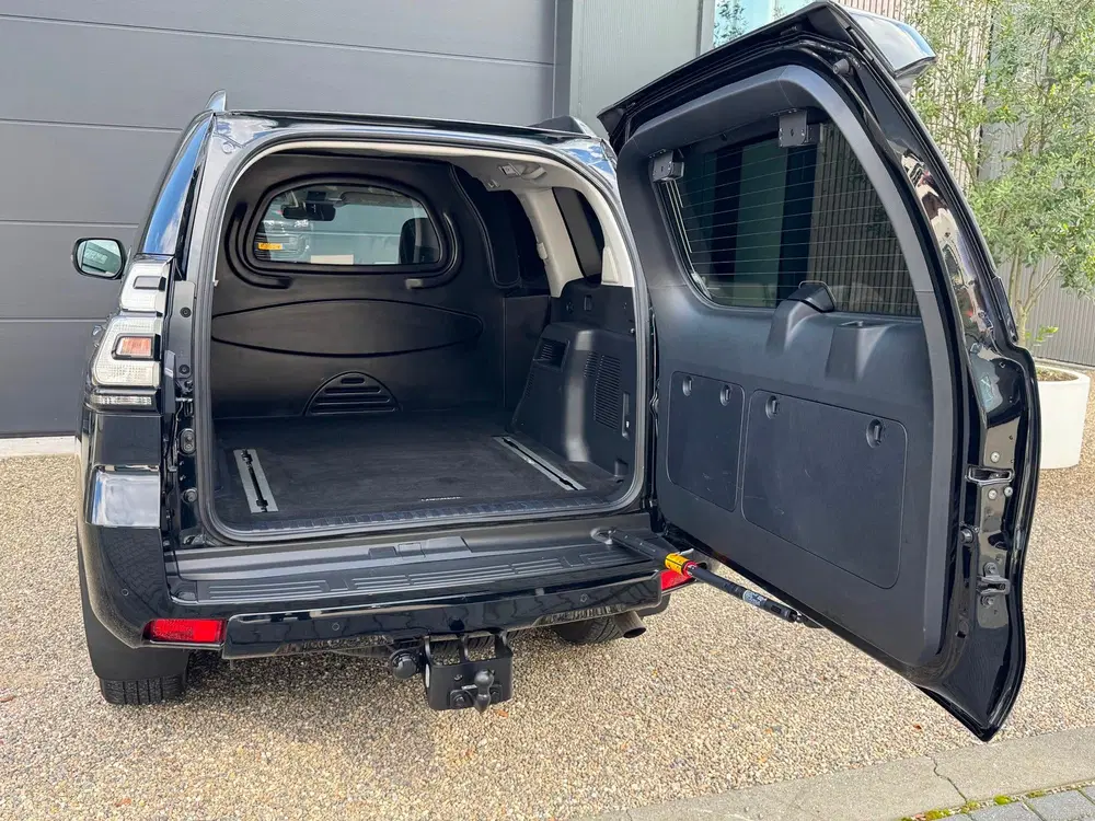 Toyota Land Cruiser 2.8 D-4D 70th Anniversary Window Van uit 2023, foto 11