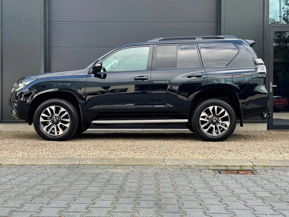 Toyota Land Cruiser 2.8 D-4D 70th Anniversary Window Van uit 2023, foto 15