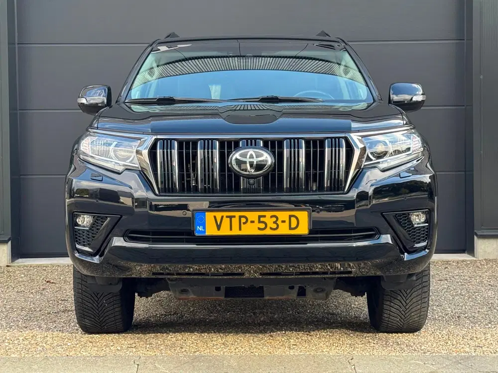 Toyota Land Cruiser 2.8 D-4D 70th Anniversary Window Van uit 2023, foto 2