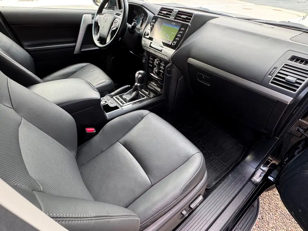 Toyota Land Cruiser 2.8 D-4D 70th Anniversary Window Van uit 2023, foto 7
