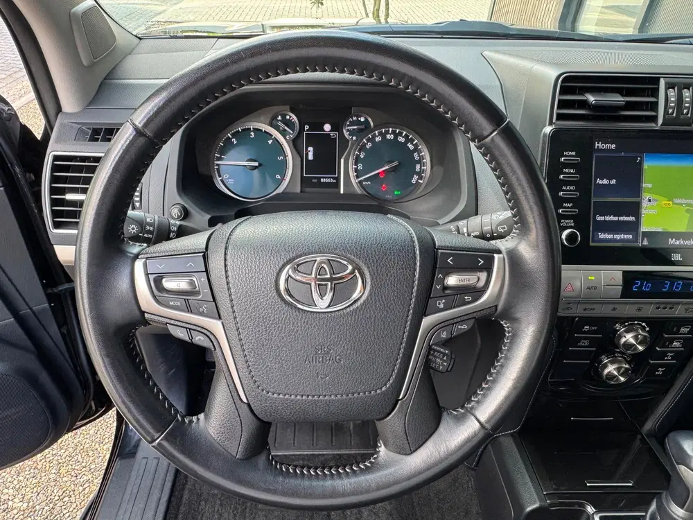 Toyota Land Cruiser 2.8 D-4D 70th Anniversary Window Van uit 2023, foto 8