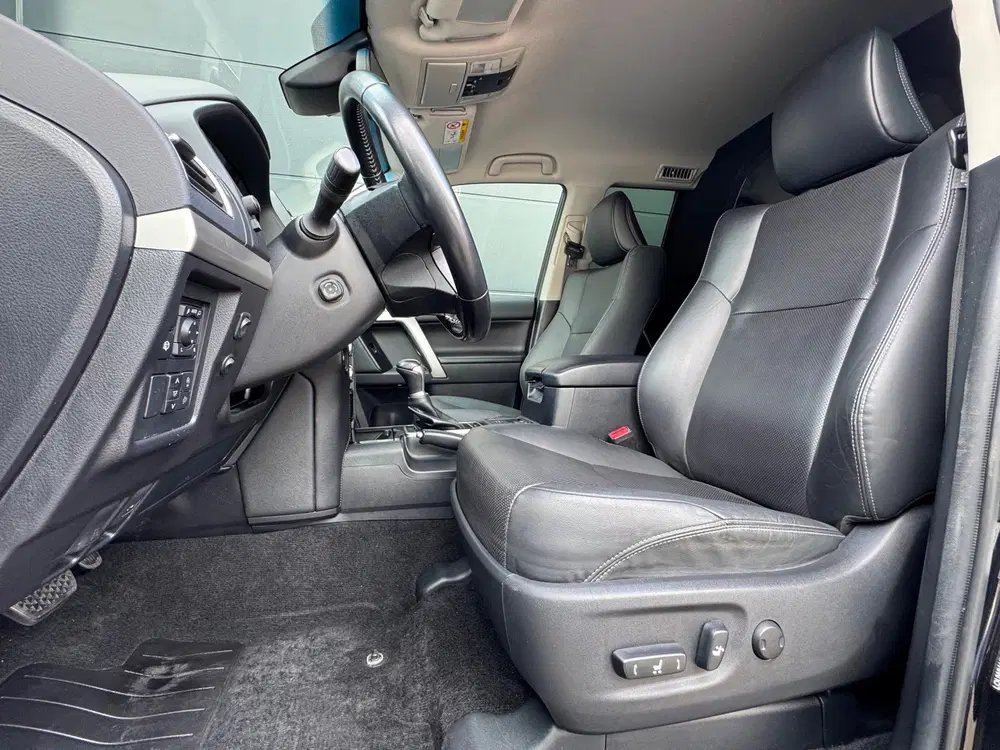 Toyota Land Cruiser 2.8 D-4D 70th Anniversary Window Van uit 2023, foto 9