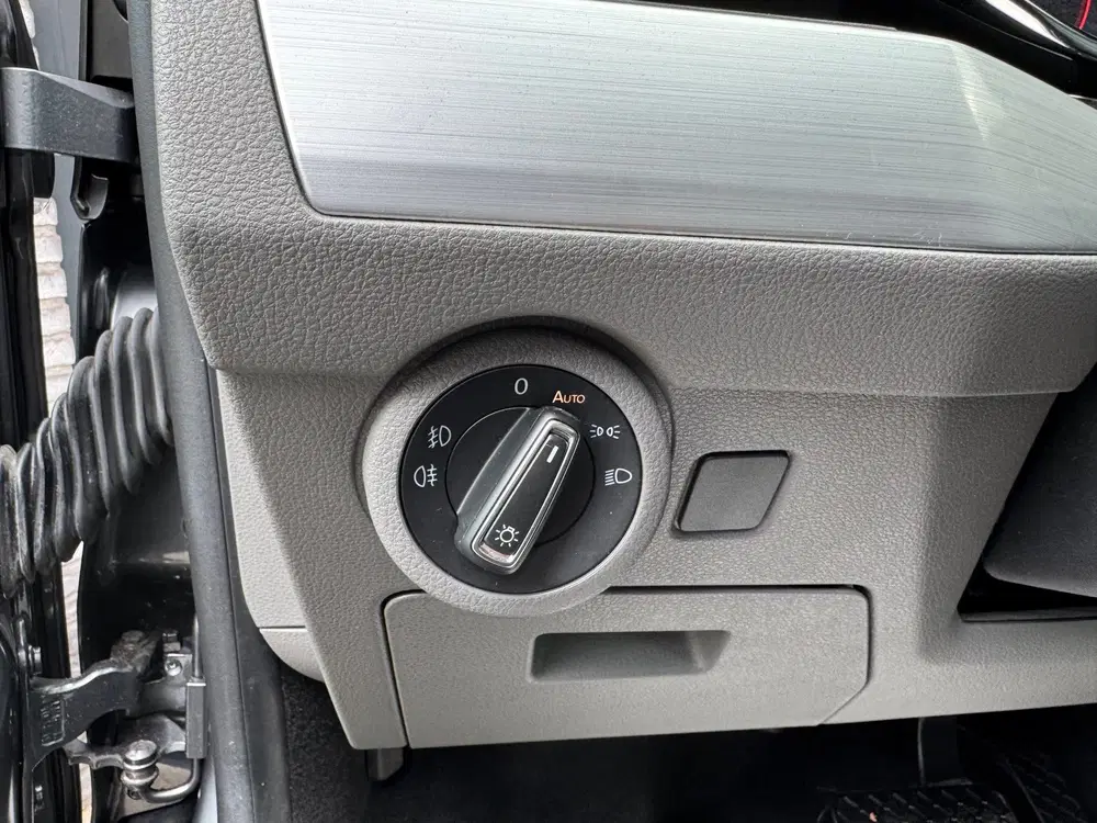 Volkswagen Transporter 2.0 TDI DSG L2H1 30 DC Bulli Xenon uit 2020, foto 15