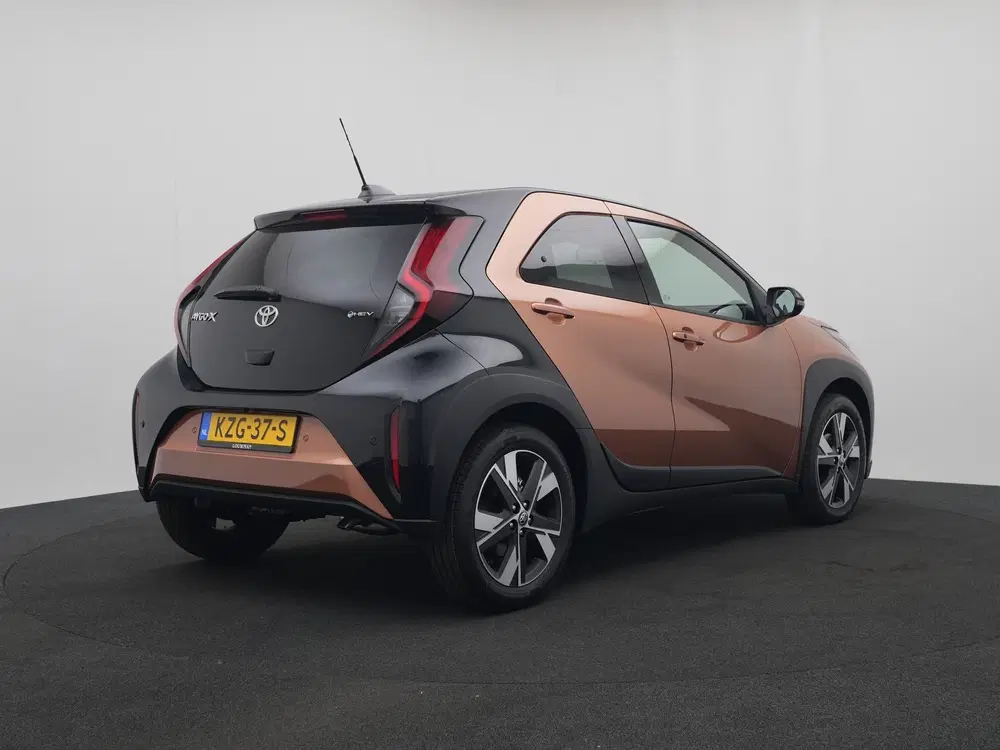 Toyota Aygo X Hybrid 115 pulse uit 2026, foto 2