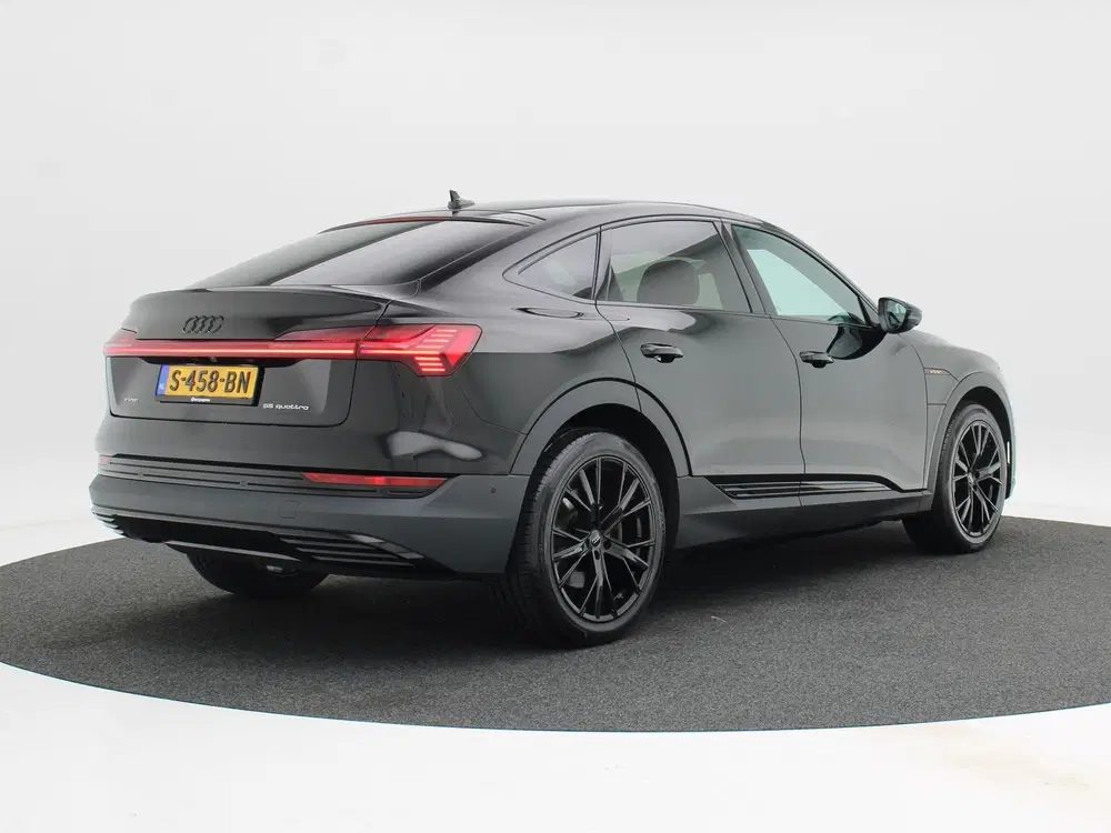 Audi e-tron 55 quattro 95kWh uit 2022, foto 3