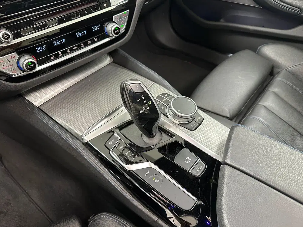 BMW 5-serie 5 Serie 530e xDrive M-Sport uit 2020, foto 11