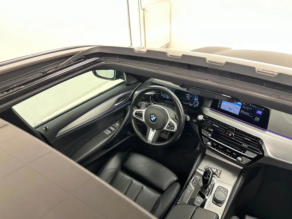 BMW 5-serie 5 Serie 530e xDrive M-Sport uit 2020, foto 6